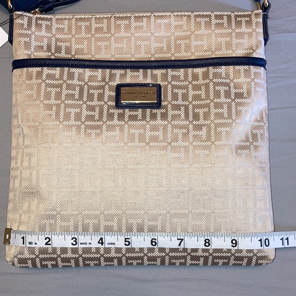 Tommy Hilfiger / Cream Crossbody - Picture 5 of 11